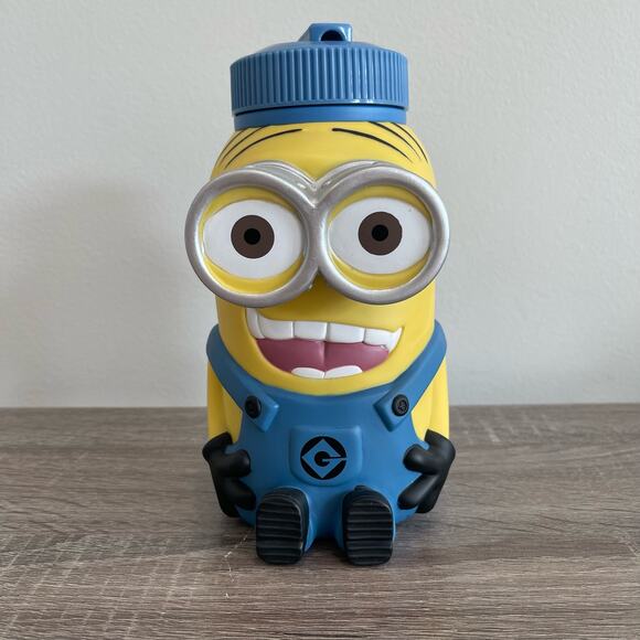 DESPICABLE ME 32oz MINOIN Mayhem Water bottle - Picture 1 of 5